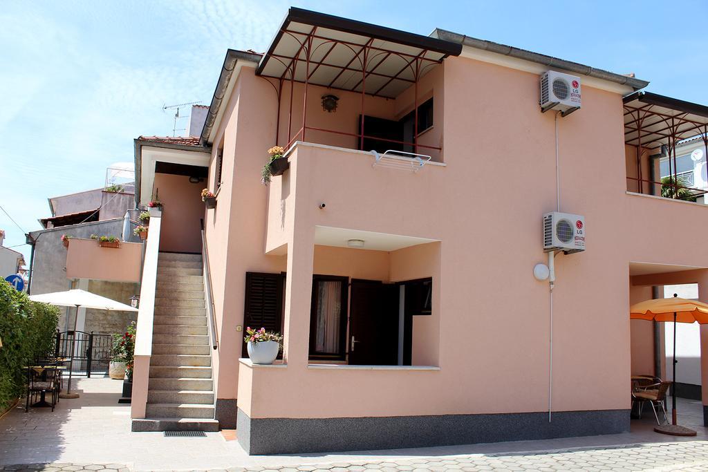 Apartments Garden Ровинь Экстерьер фото